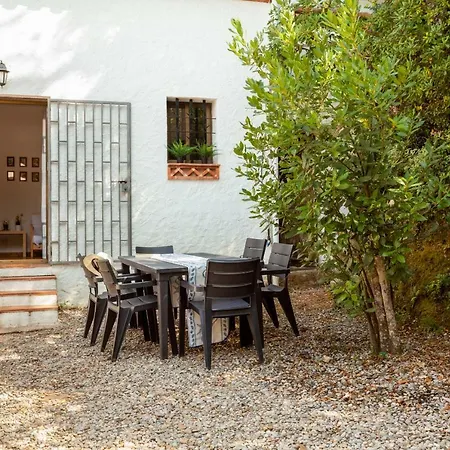 Lets Holidays & Business Holiday home *